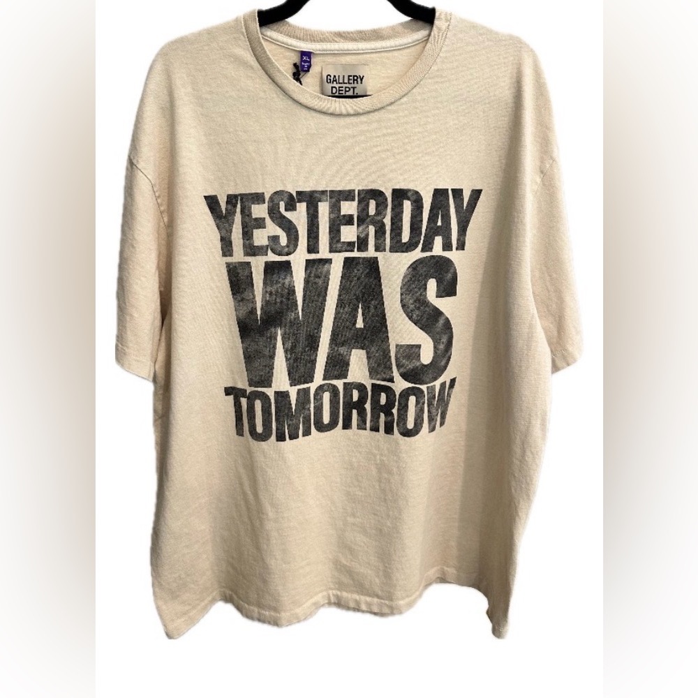 Dak Prescott Owned Gallery Dept Beige Graphic T-Shirt.
Beige- Men’s XL